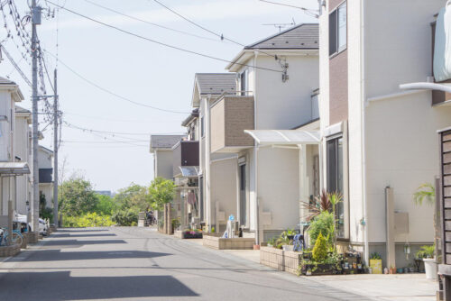 「私道負担とは？私道と公道の違い｜注意点やメリット、確認したいポイントを解説」のアイキャッチ画像
