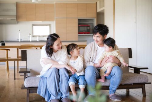 「4人家族に必要な間取りは？広さの目安と3LDK・4LDKの選び方を解説」のアイキャッチ画像